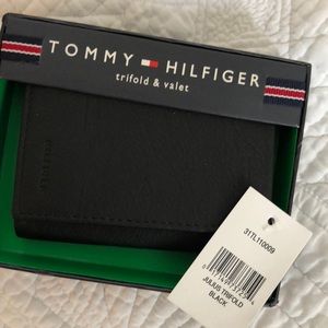 Tommy Hilfiger black leather wallet